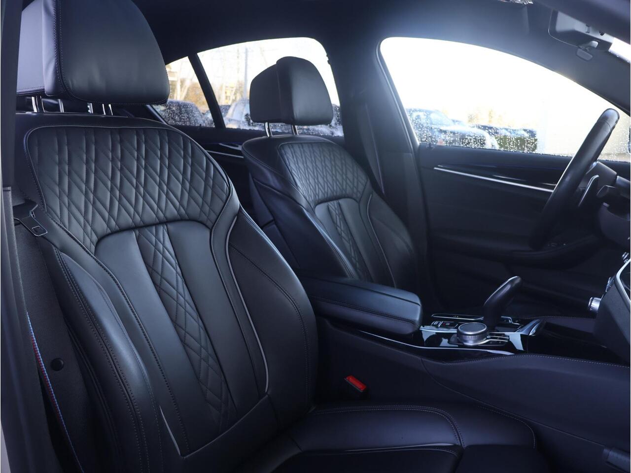 BMW 5-SERIE 530i Business Edition Plus M-Sportpakket / HIFI / Schuif - Kanteldak / Driving assistant Professional / Head up Display / 20 '' /