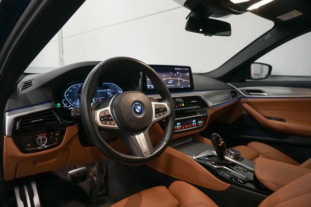 BMW 5-SERIE Touring 530e M-Sport | Panoramadak | Driving Assistant Professional | Hifi | Elektr. Trekhaak