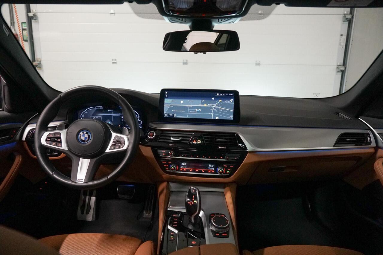 BMW 5-SERIE Touring 530e M-Sport | Panoramadak | Driving Assistant Professional | Hifi | Elektr. Trekhaak