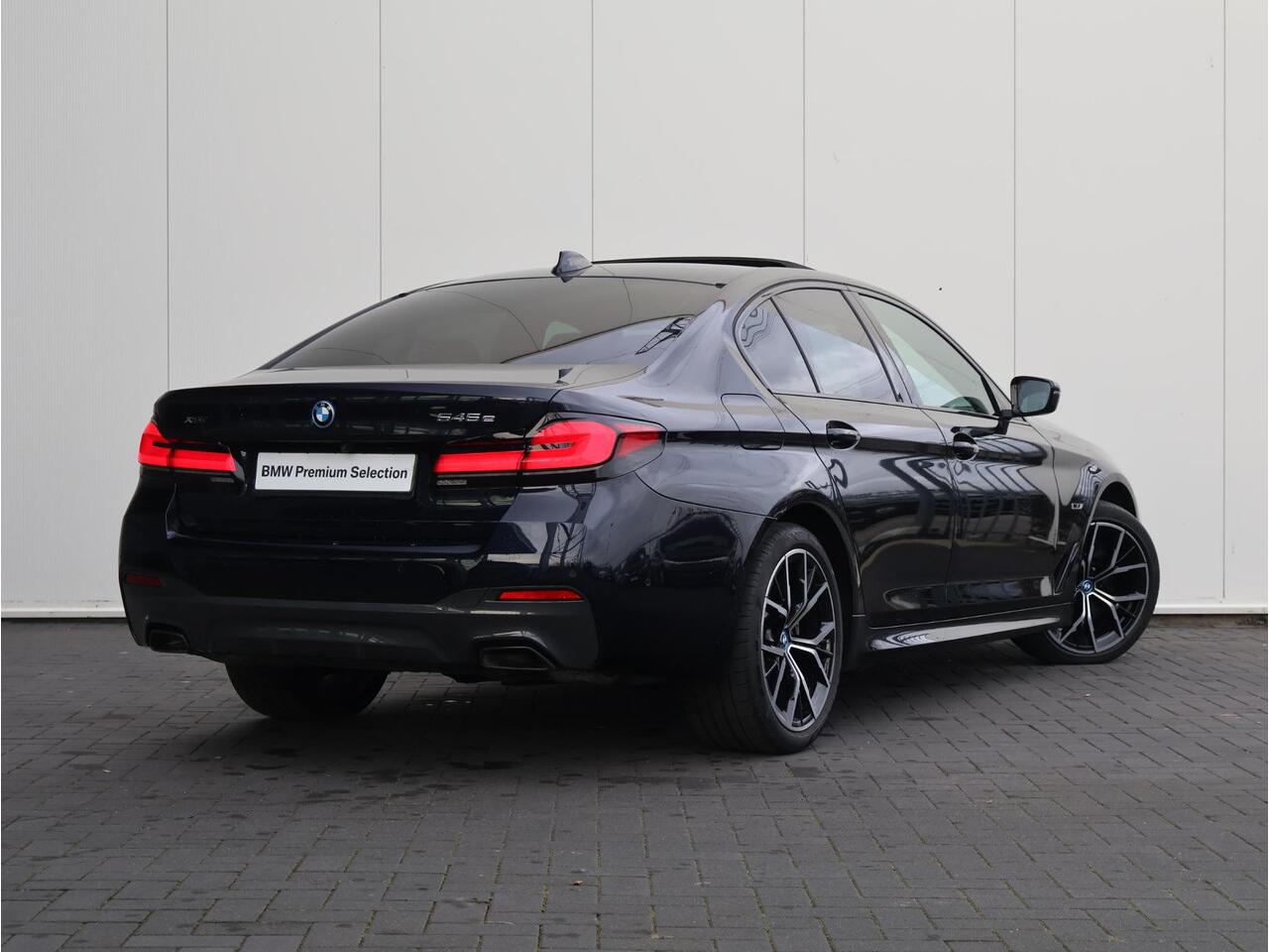 BMW 5-SERIE 545e xDrive Business Edition Plus M Sportpakket/ Stuurwielrand verwarmd/ Achteruitrijcamera/ Active Cruise Control/ Head-Up/ HiFi/ Panoramadak
