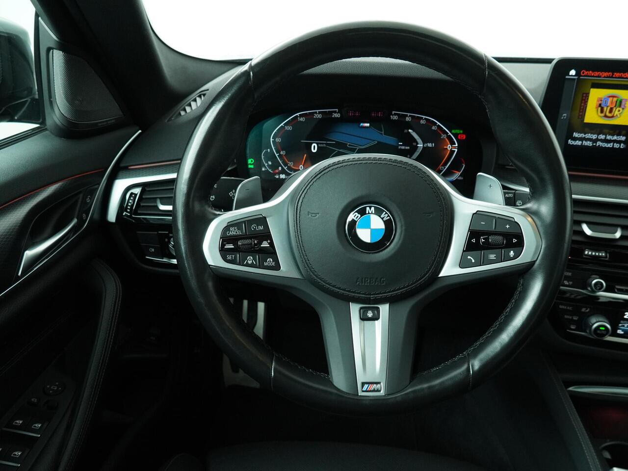 BMW 5-SERIE Touring 540i xDrive | M-Sport | Harman Kardon | Co-Pilot | Soft Close | Comfortstoel | Stoelventilatie en verwarming | Panoramadak | Head-Up | 4 Zone Airco |