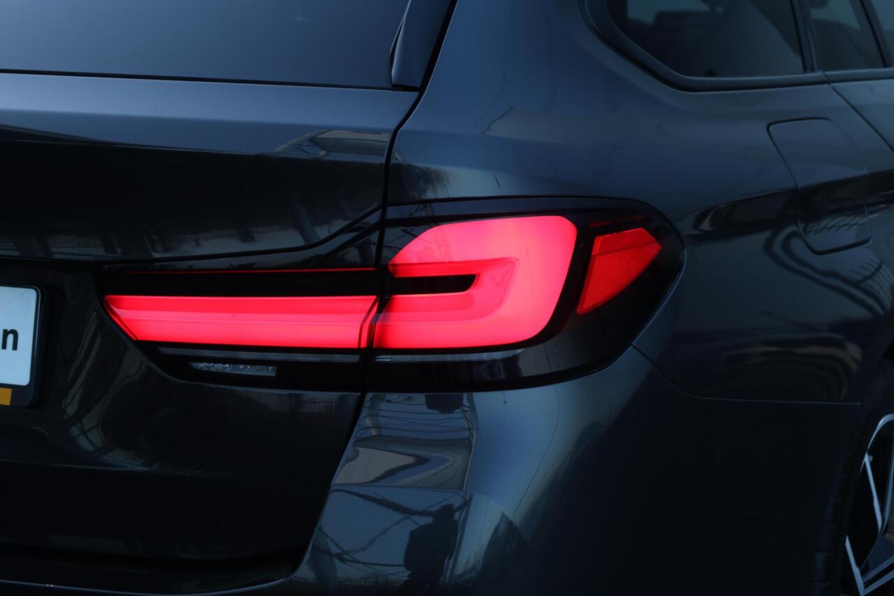 BMW 5-SERIE Touring 540i xDrive M-Sportpakket / Harman Kardon / Panoramadak / Laserlicht / Head Up Display / Comfort Access /