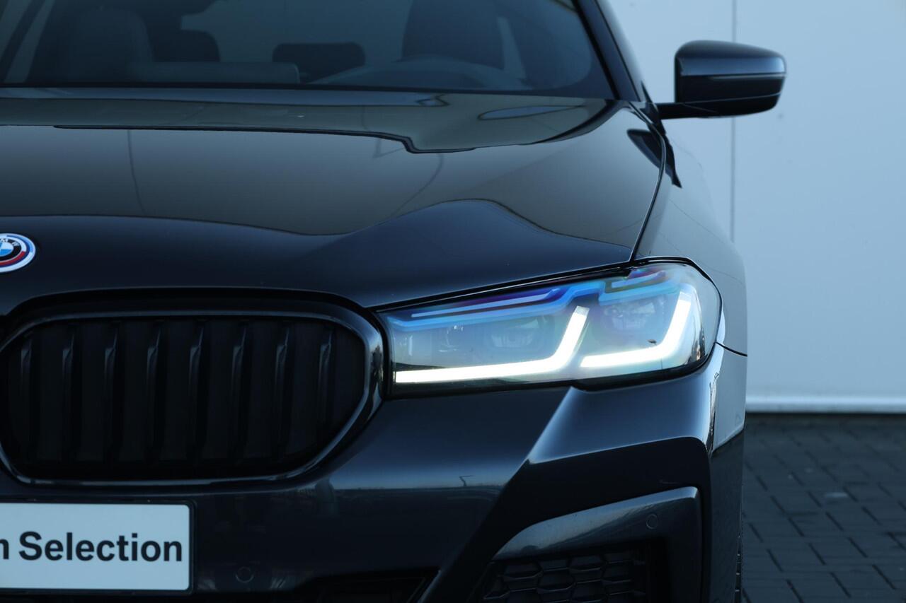 BMW 5-SERIE Touring 540i xDrive M-Sportpakket / Harman Kardon / Panoramadak / Laserlicht / Head Up Display / Comfort Access /