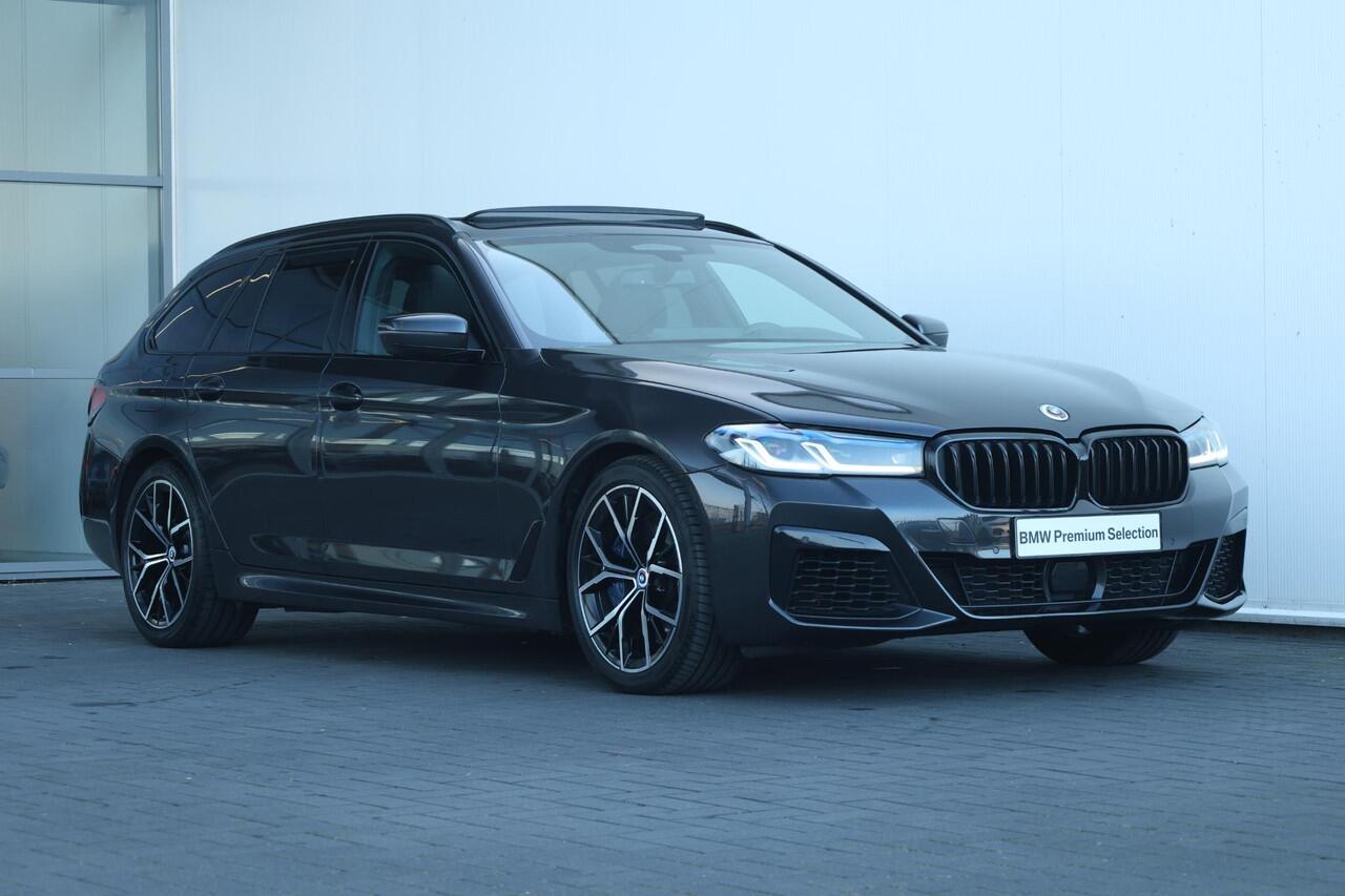 BMW 5-SERIE Touring 540i xDrive M-Sportpakket / Harman Kardon / Panoramadak / Laserlicht / Head Up Display / Comfort Access /
