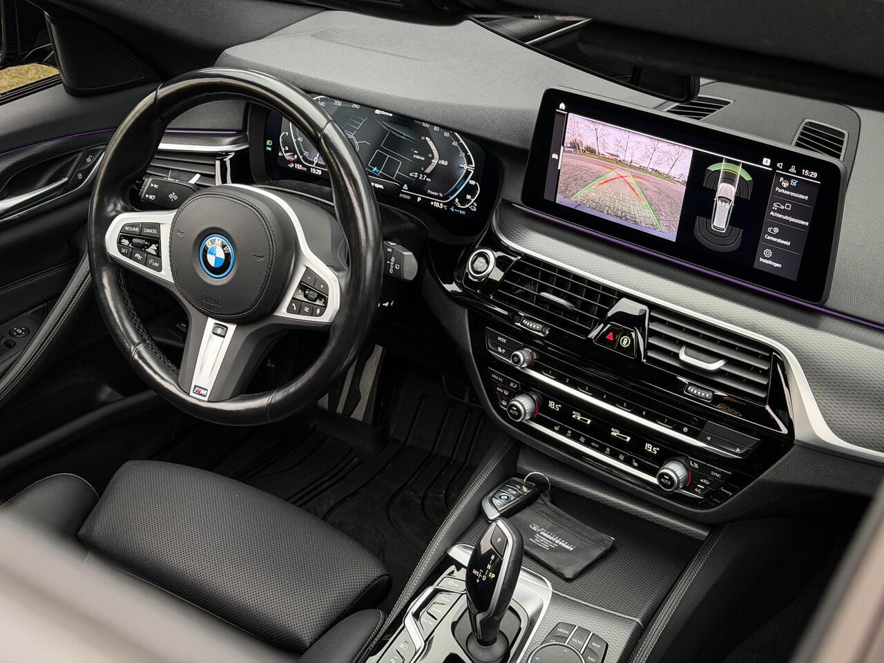 BMW 5-SERIE Touring 530e Business Edition Plus M-Sport|Panorama|Shadow|Trekhaak|Stoel/stuurverwarming