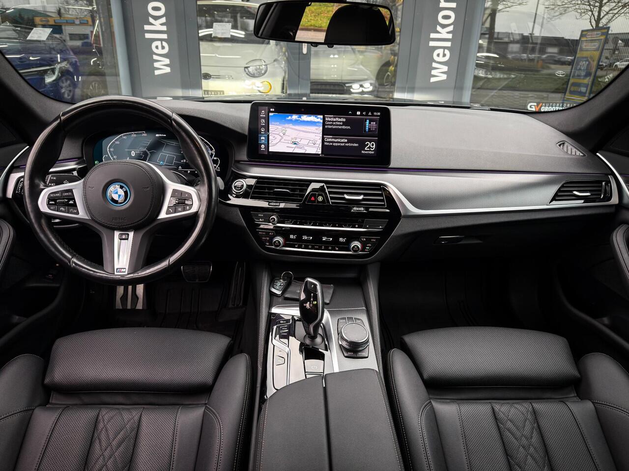 BMW 5-SERIE Touring 530e Business Edition Plus M-Sport|Panorama|Shadow|Trekhaak|Stoel/stuurverwarming
