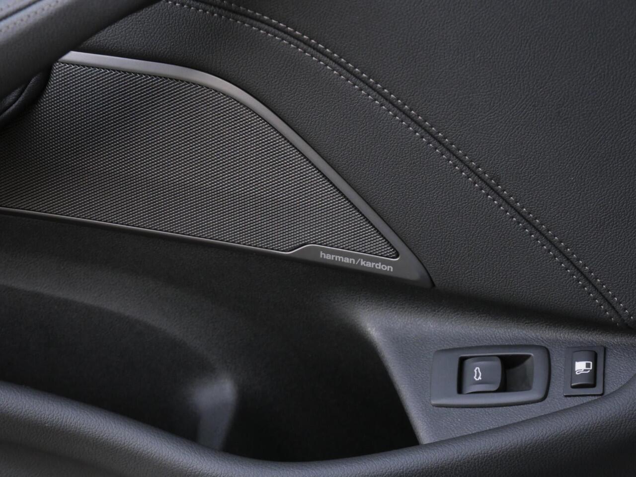 BMW 5-SERIE TOURING 530e/ PANORAMADAK/ HEAD-UP/ TREKHAAK/ H&K AUDIO/ LASER LED