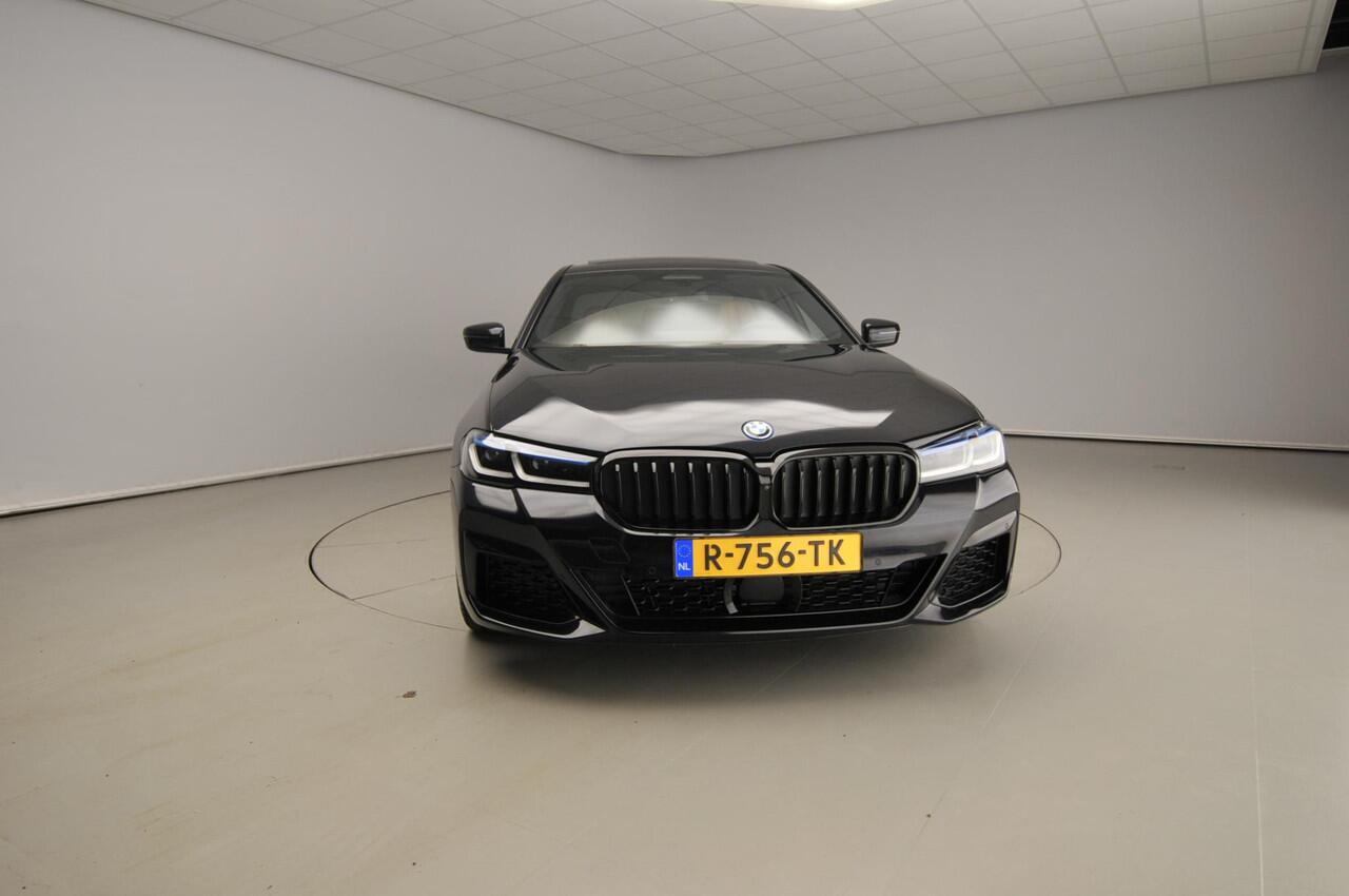BMW 5-SERIE Sedan 530e | M-Sportpakket | Laserlicht | Leder | Navigatie | Active cruise | Schuifdak | trekhaak | DAB | Hifi speakers | Alu 19 inch