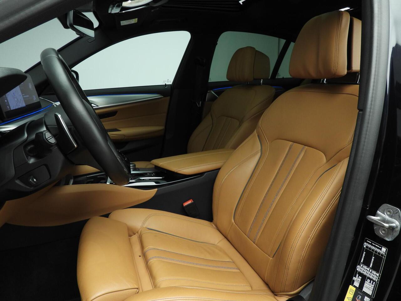 BMW 5-SERIE Sedan 530e | M-Sportpakket | Laserlicht | Leder | Navigatie | Active cruise | Schuifdak | trekhaak | DAB | Hifi speakers | Alu 19 inch