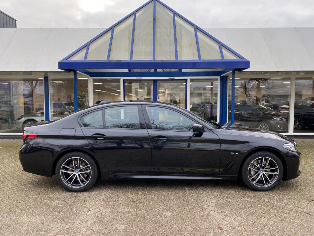 BMW 5-SERIE 530e xDrive High Executive/ M pakket/ leder