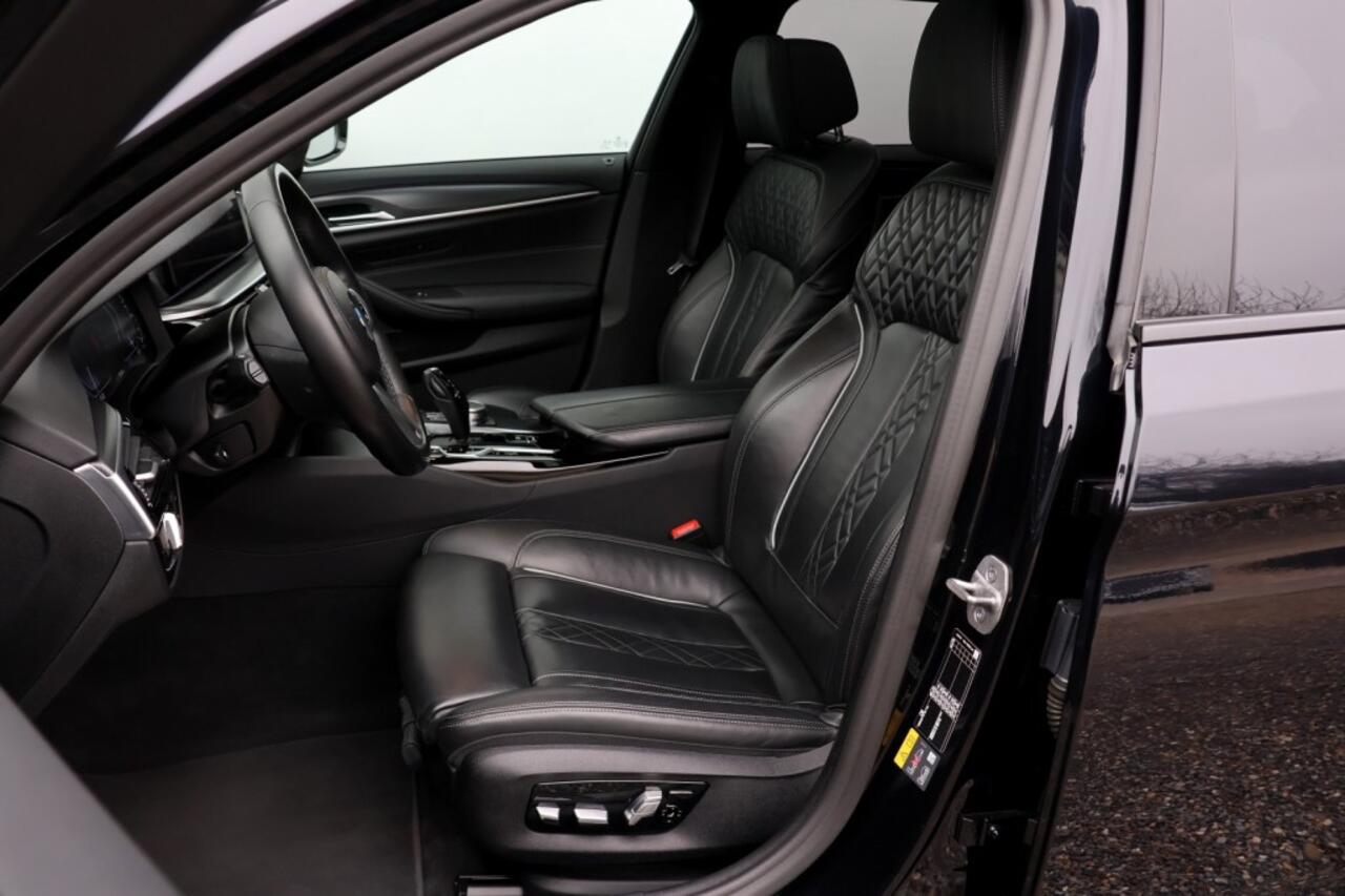 BMW 5-SERIE Touring 530e M-Sport - 292 pk **Pano / Trekh / Head up / Harman Kardon