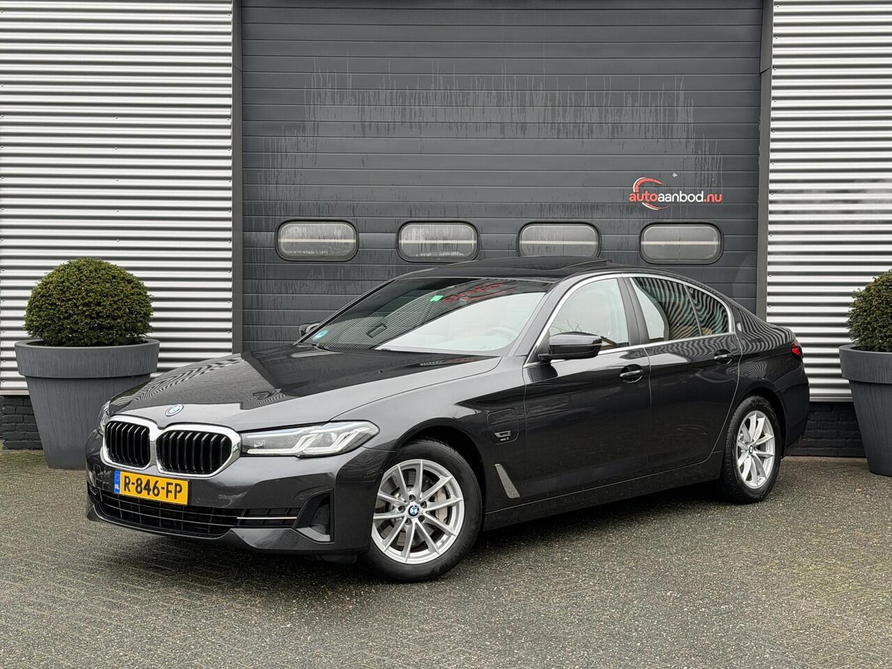 BMW 5-SERIE 530e Business Edition Plus | Panoramadak | Camera | Lederen Bekleding | Laser | Elektrische Trekhaak |
