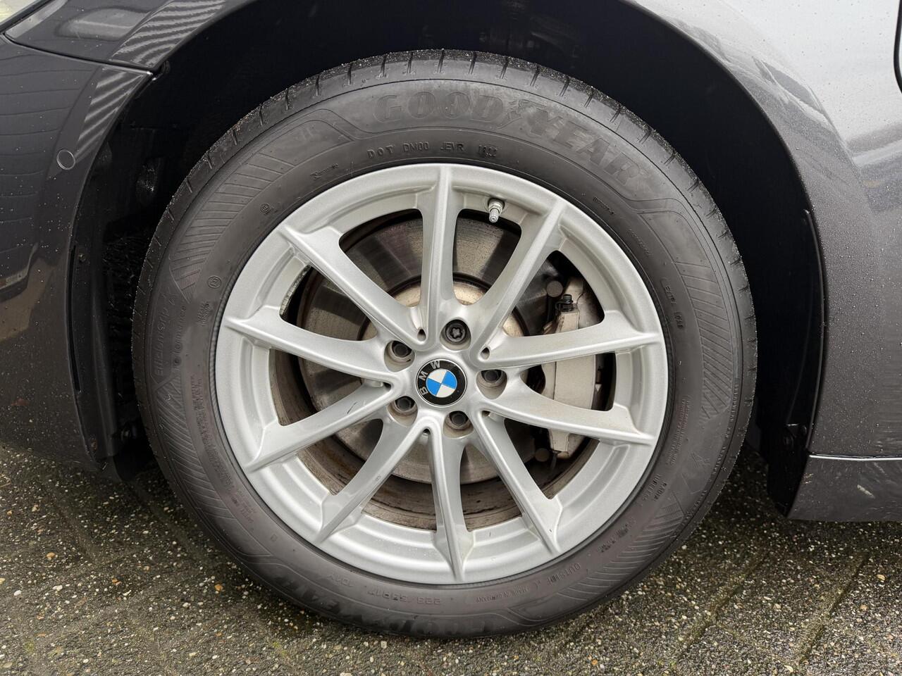 BMW 5-SERIE 530e Business Edition Plus | Panoramadak | Camera | Lederen Bekleding | Laser | Elektrische Trekhaak |