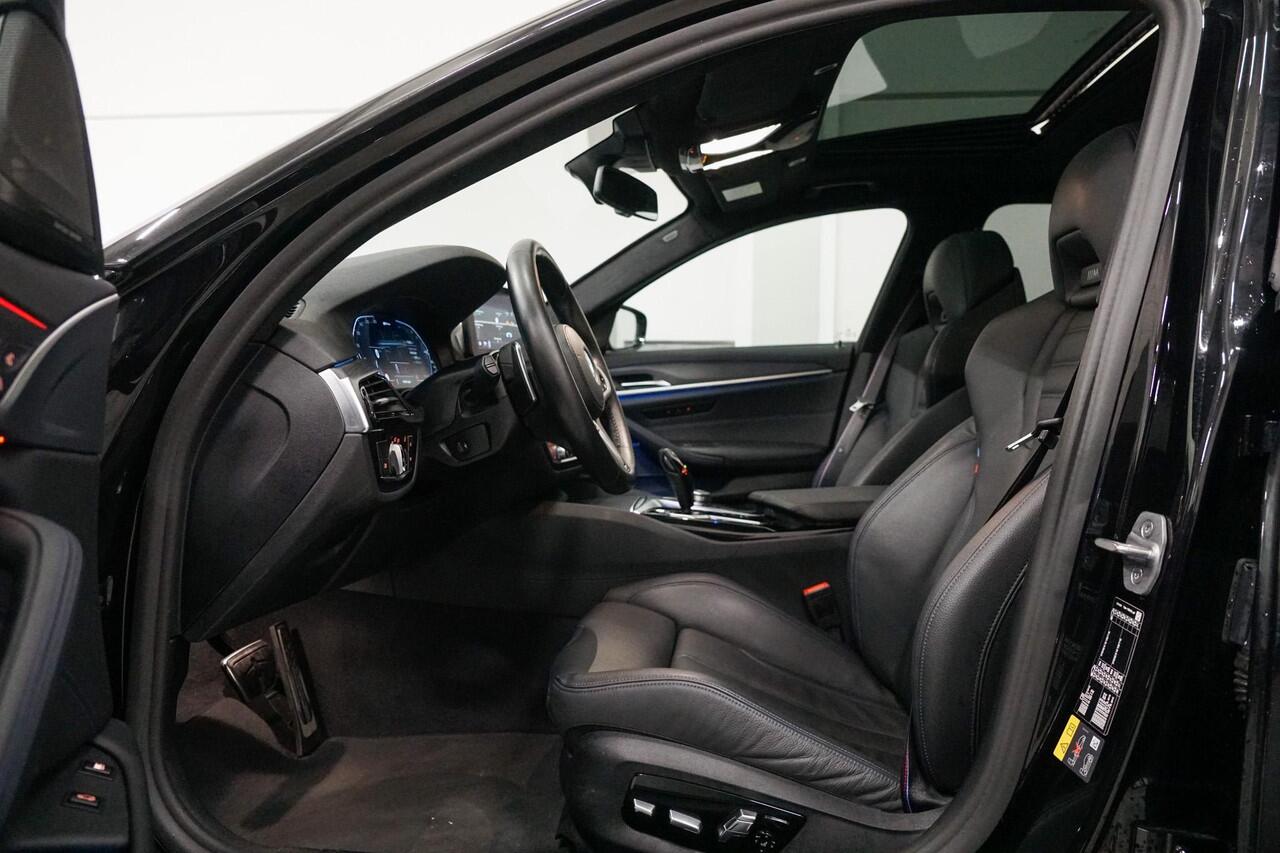 BMW 5-SERIE 530e M-Sport | M-Stoelen | Schuifdak | Alcantara hemel | Head Up | Harman Kardon