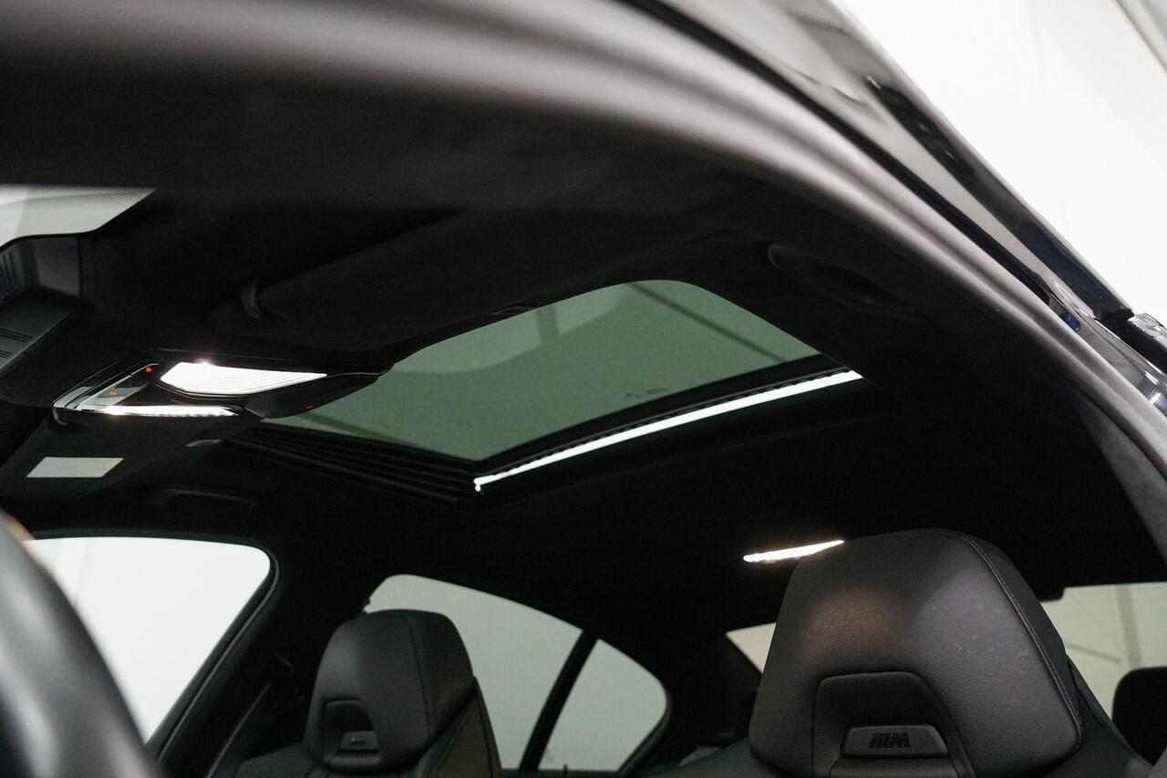 BMW 5-SERIE 530e M-Sport | M-Stoelen | Schuifdak | Alcantara hemel | Head Up | Harman Kardon