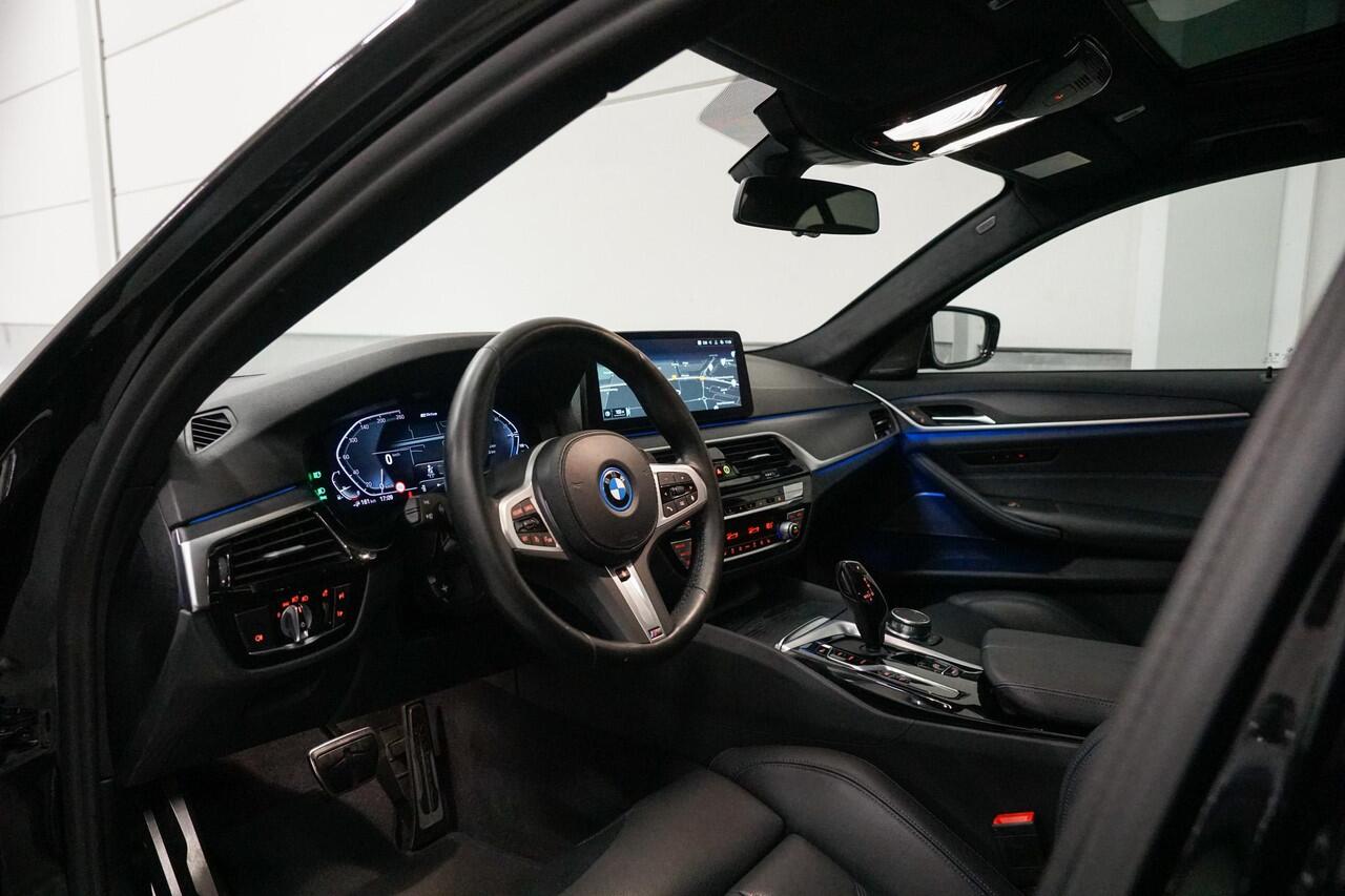 BMW 5-SERIE 530e M-Sport | M-Stoelen | Schuifdak | Alcantara hemel | Head Up | Harman Kardon