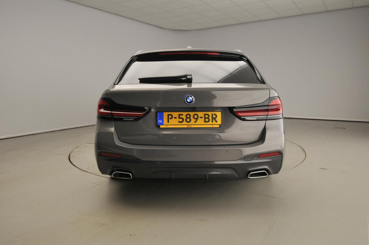 BMW 5-SERIE Touring 520e | M-Sportpakket | Laserlicht | Leder | HUD | Active cruise | Schuifdak | Comfortzetels | DAB | Hifi speakers | Alu 18 inch