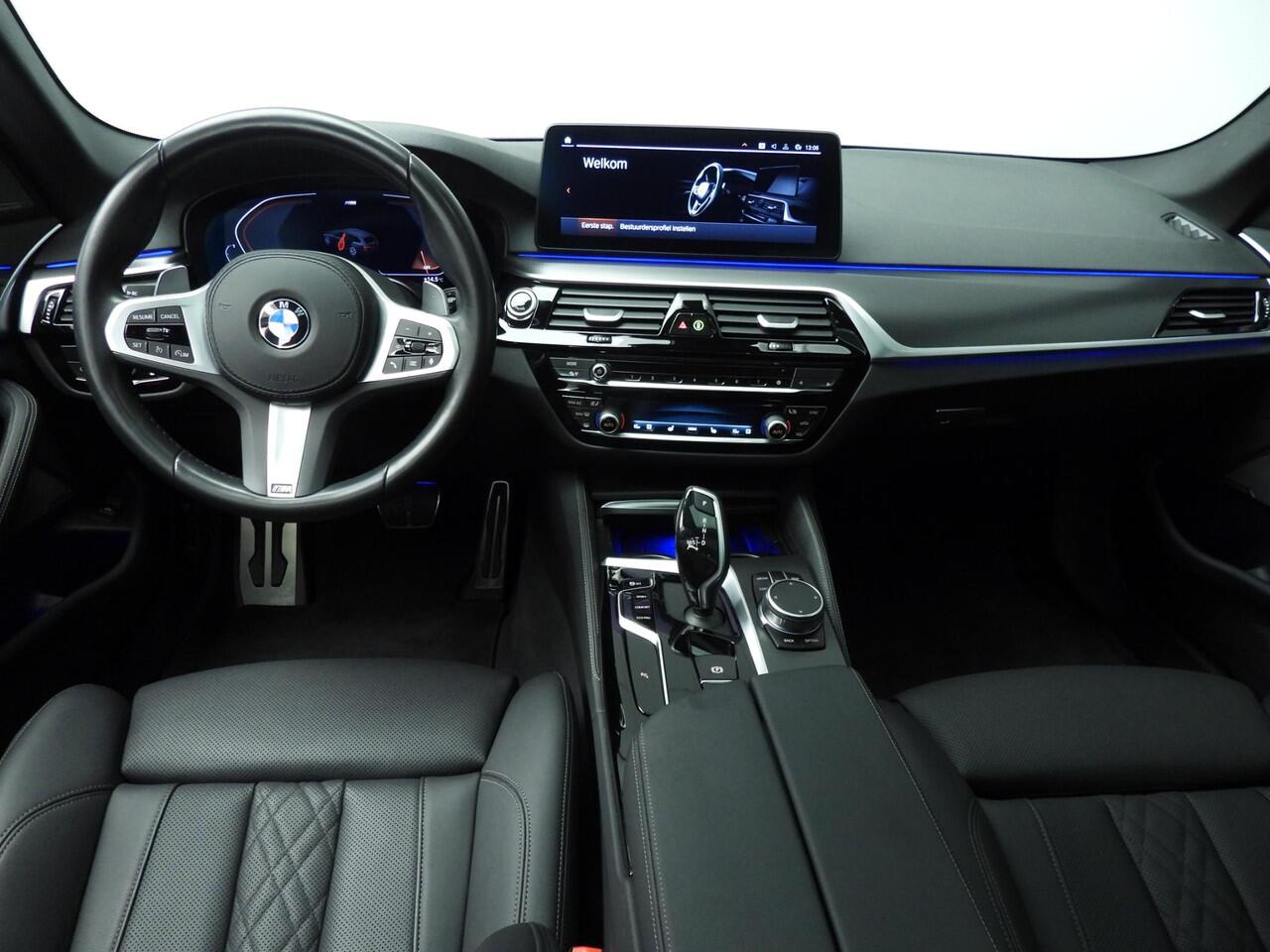 BMW 5-SERIE Touring 540i xDrive | M-Sportpakket | LED | Navigatie | Schuifdak | Sportstoelen | Stoelverwarming | DAB | Hifi speakers | Alu 19 inch