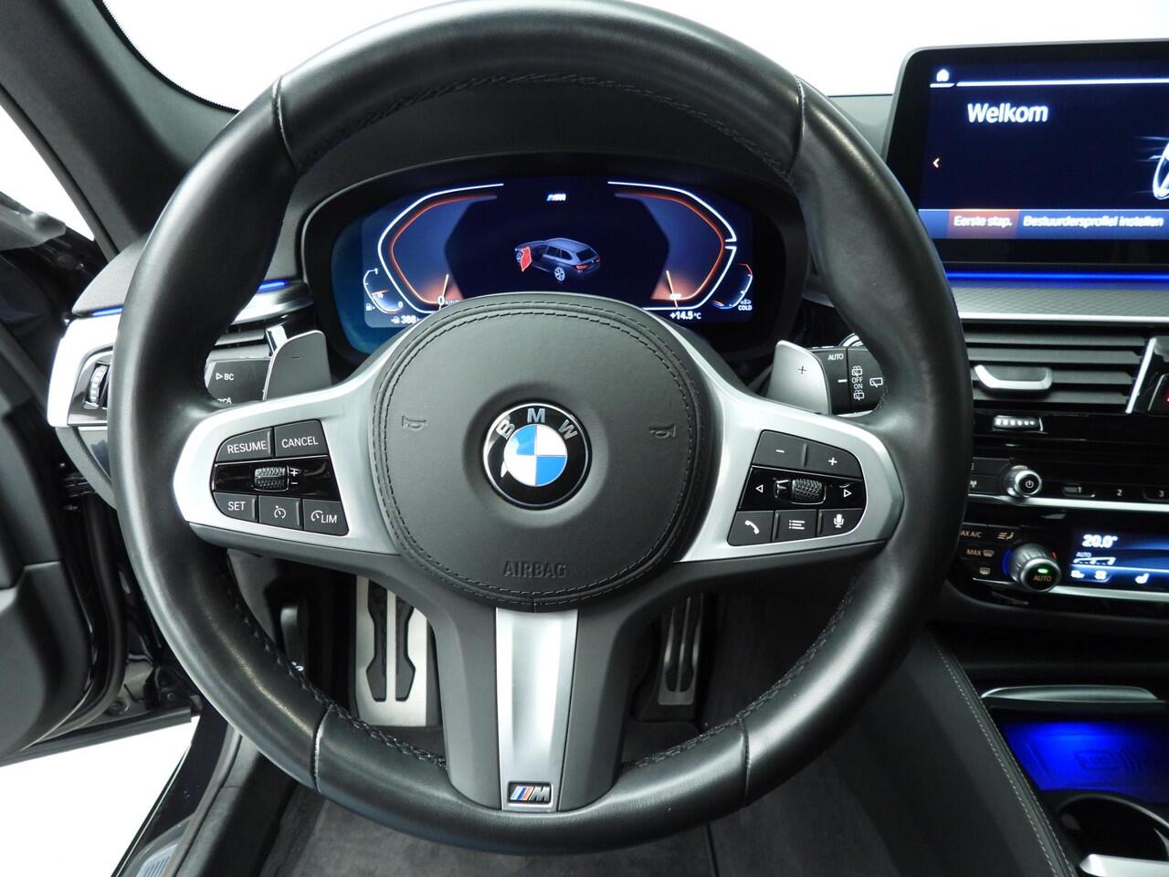 BMW 5-SERIE Touring 540i xDrive | M-Sportpakket | LED | Navigatie | Schuifdak | Sportstoelen | Stoelverwarming | DAB | Hifi speakers | Alu 19 inch