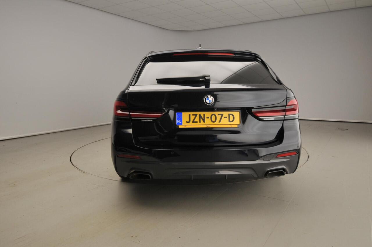 BMW 5-SERIE Touring 540i xDrive | M-Sportpakket | LED | Navigatie | Schuifdak | Sportstoelen | Stoelverwarming | DAB | Hifi speakers | Alu 19 inch