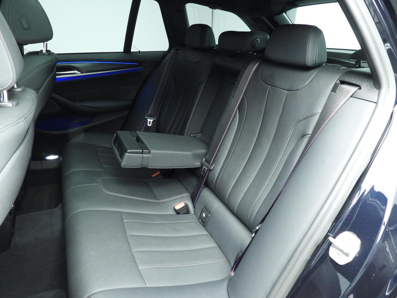 BMW 5-SERIE Touring 540i xDrive | M-Sportpakket | LED | Navigatie | Schuifdak | Sportstoelen | Stoelverwarming | DAB | Hifi speakers | Alu 19 inch