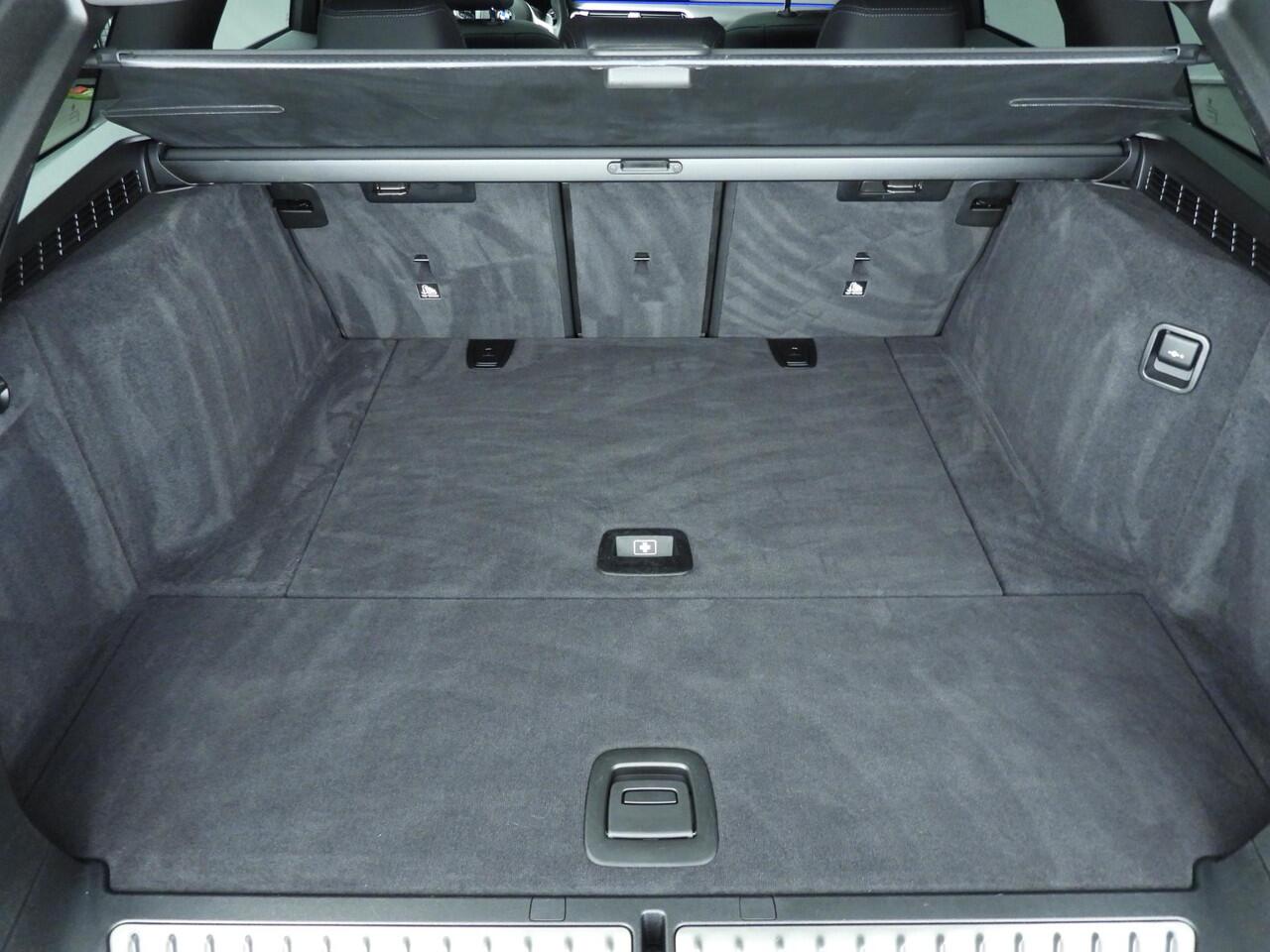 BMW 5-SERIE Touring 540i xDrive | M-Sportpakket | LED | Navigatie | Schuifdak | Sportstoelen | Stoelverwarming | DAB | Hifi speakers | Alu 19 inch