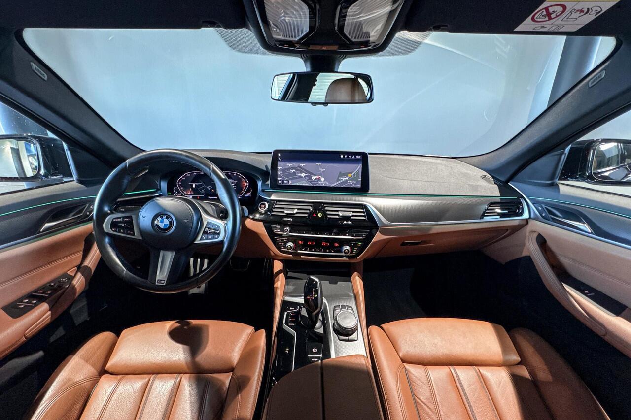 BMW 5-SERIE Sedan 520i Business Edition Plus | M Sport | Stoelverwarming | Achteruitrijcamera | Laserlight |