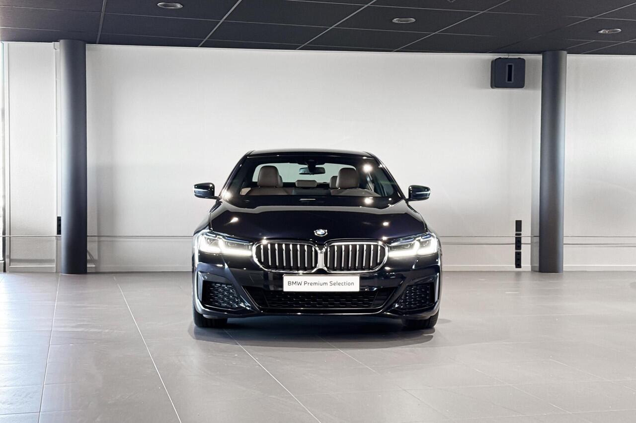 BMW 5-SERIE Sedan 520i Business Edition Plus | M Sport | Stoelverwarming | Achteruitrijcamera | Laserlight |