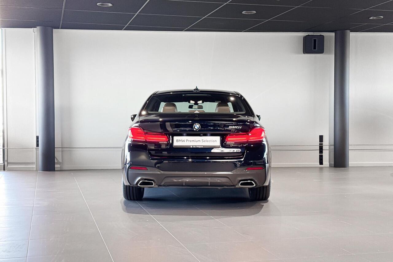 BMW 5-SERIE Sedan 520i Business Edition Plus | M Sport | Stoelverwarming | Achteruitrijcamera | Laserlight |