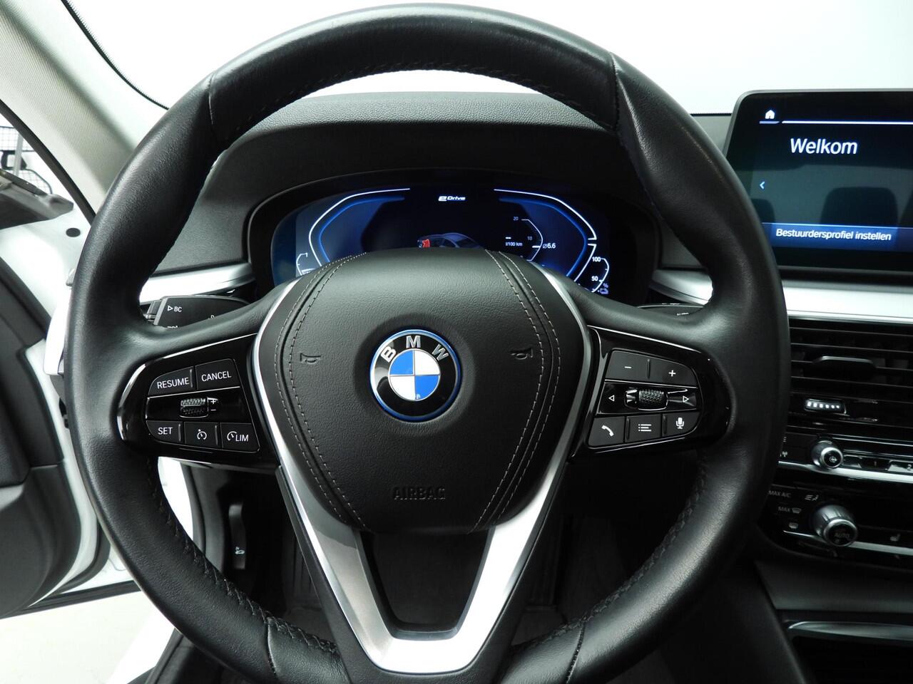 BMW 5-SERIE Sedan 520e | Laserlicht | Leder | Navigatie | Elektr. zetels | Stoelverwarming | PDC | DAB | Alu 18 inch