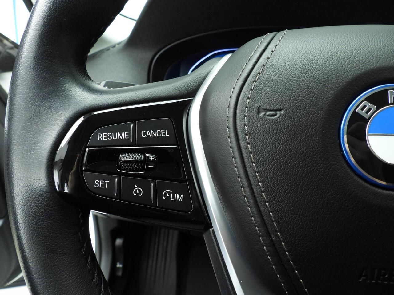 BMW 5-SERIE Sedan 520e | Laserlicht | Leder | Navigatie | Elektr. zetels | Stoelverwarming | PDC | DAB | Alu 18 inch