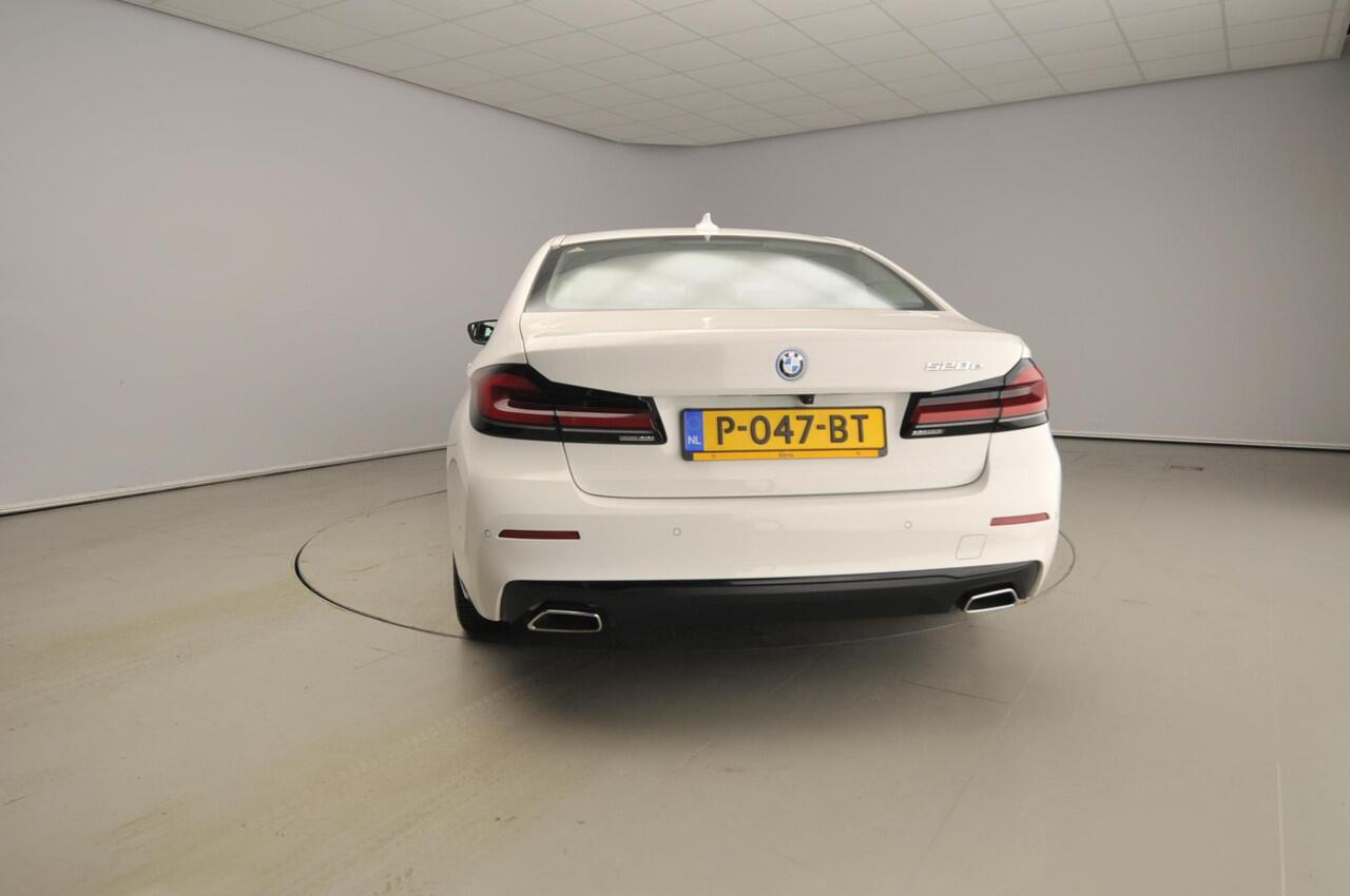 BMW 5-SERIE Sedan 520e | Laserlicht | Leder | Navigatie | Elektr. zetels | Stoelverwarming | PDC | DAB | Alu 18 inch