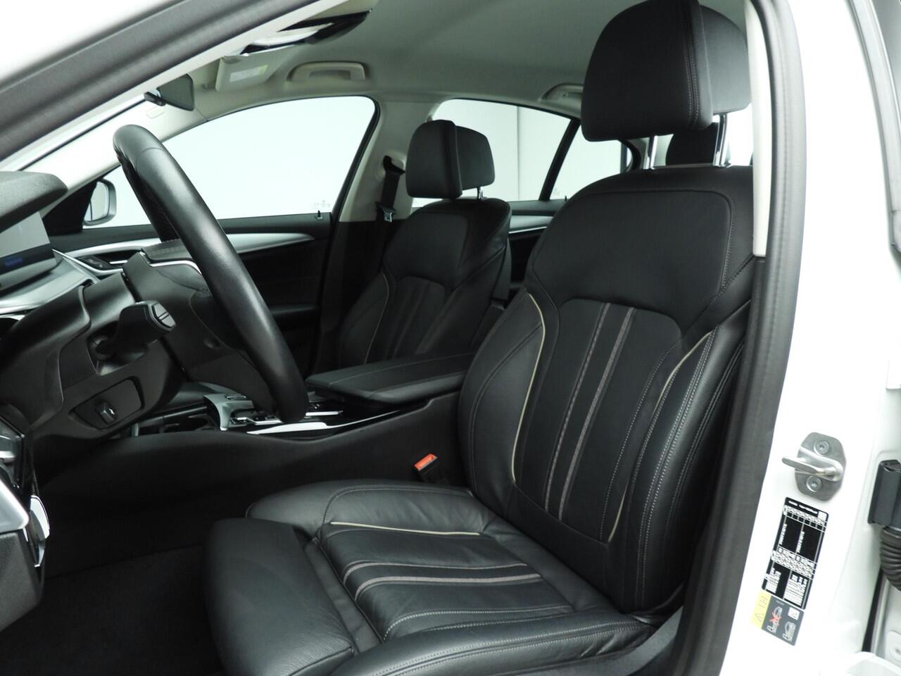 BMW 5-SERIE Sedan 520e | Laserlicht | Leder | Navigatie | Elektr. zetels | Stoelverwarming | PDC | DAB | Alu 18 inch