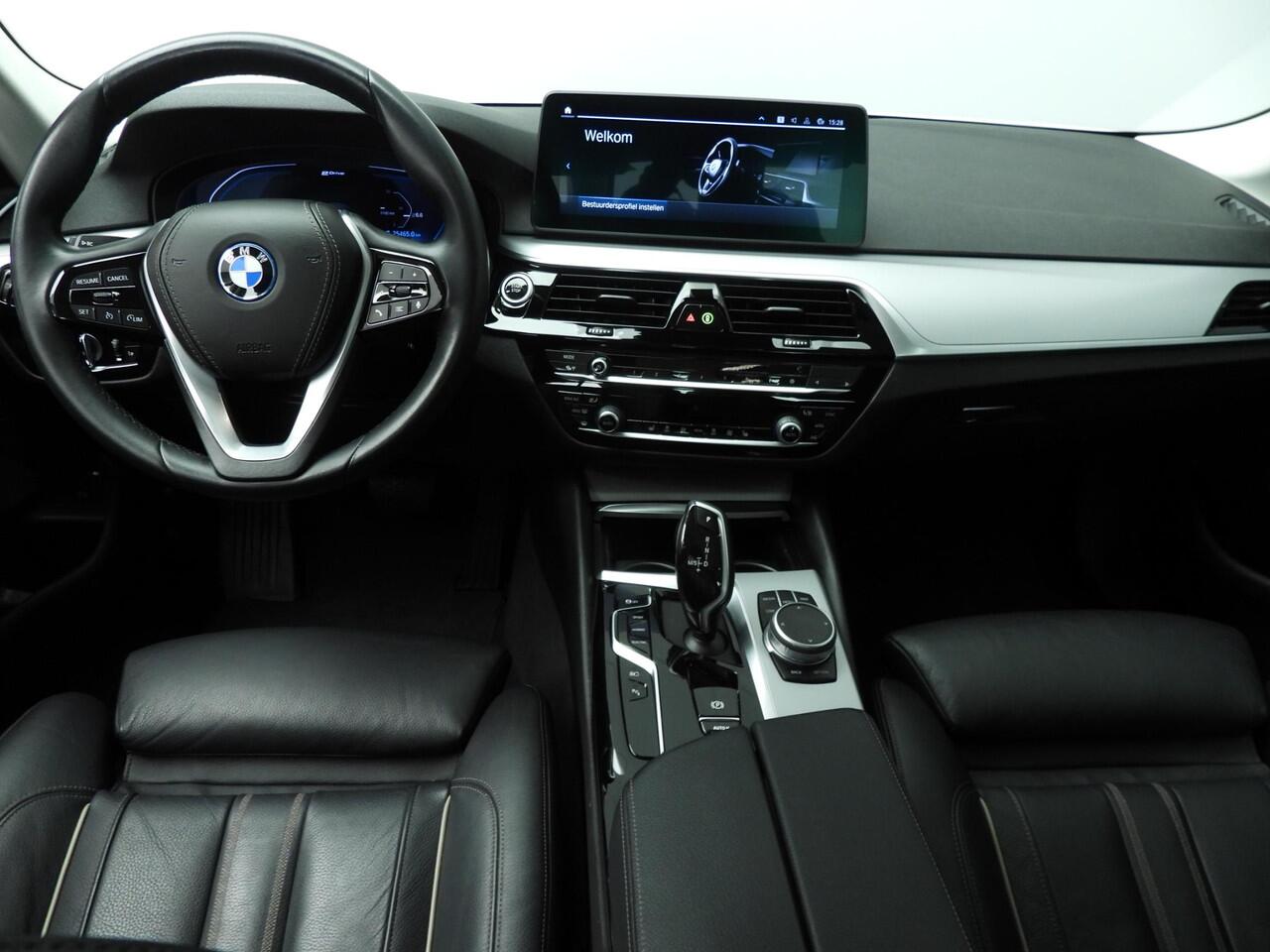BMW 5-SERIE Sedan 520e | Laserlicht | Leder | Navigatie | Elektr. zetels | Stoelverwarming | PDC | DAB | Alu 18 inch