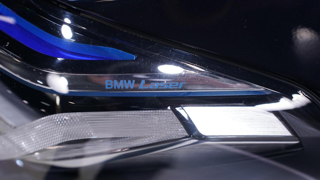 BMW 5-SERIE 530i M Sport 1e eigen NAP NL-auto Laser light Nappa leder comfort stoelen/memory Harman-kardon 19"-lmv Camera Head-up Apple