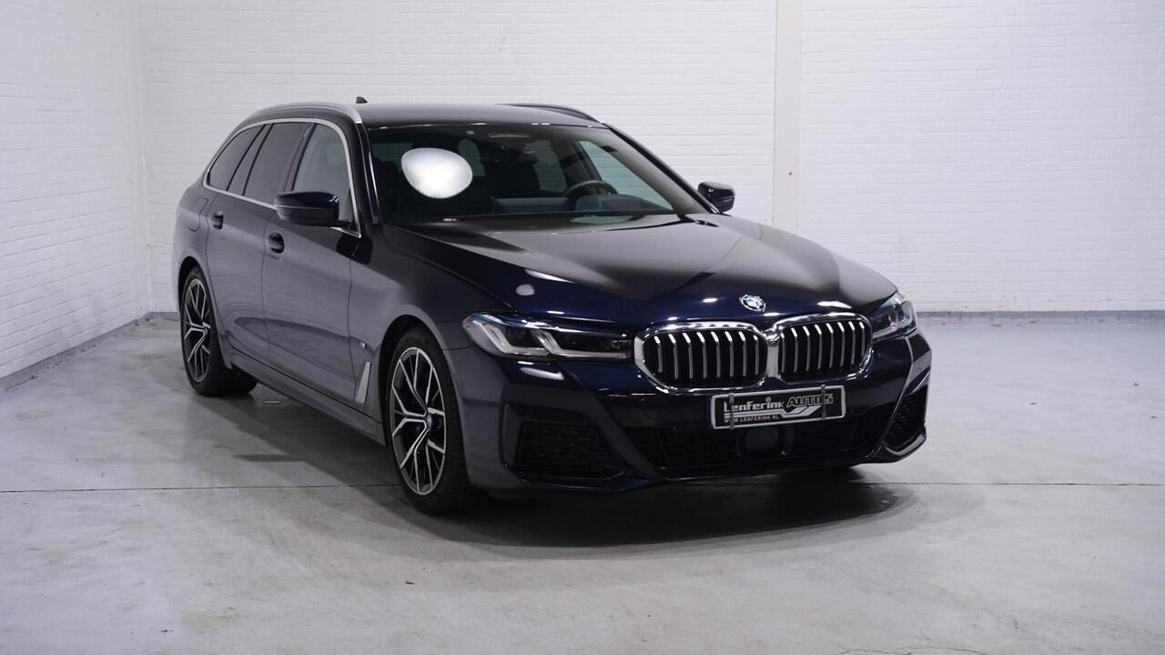 BMW 5-SERIE 530i M Sport 1e eigen NAP NL-auto Laser light Nappa leder comfort stoelen/memory Harman-kardon 19"-lmv Camera Head-up Apple