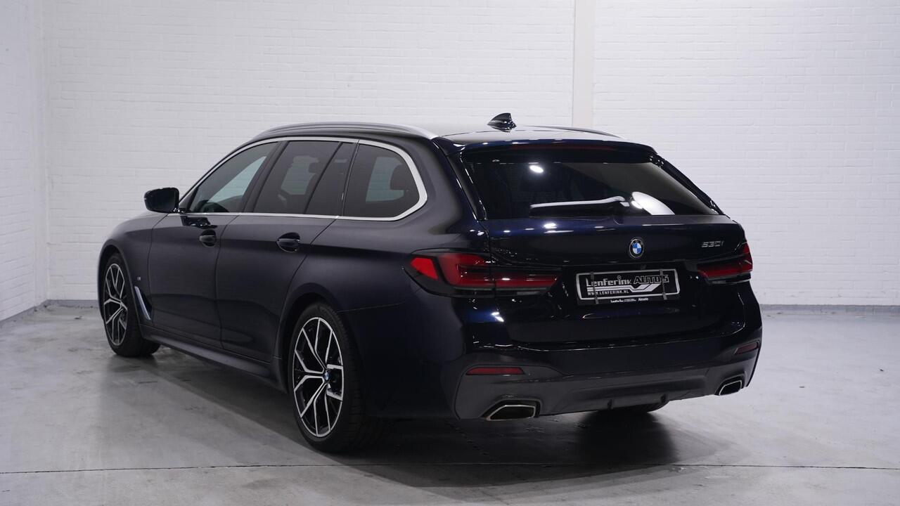 BMW 5-SERIE 530i M Sport 1e eigen NAP NL-auto Laser light Nappa leder comfort stoelen/memory Harman-kardon 19"-lmv Camera Head-up Apple