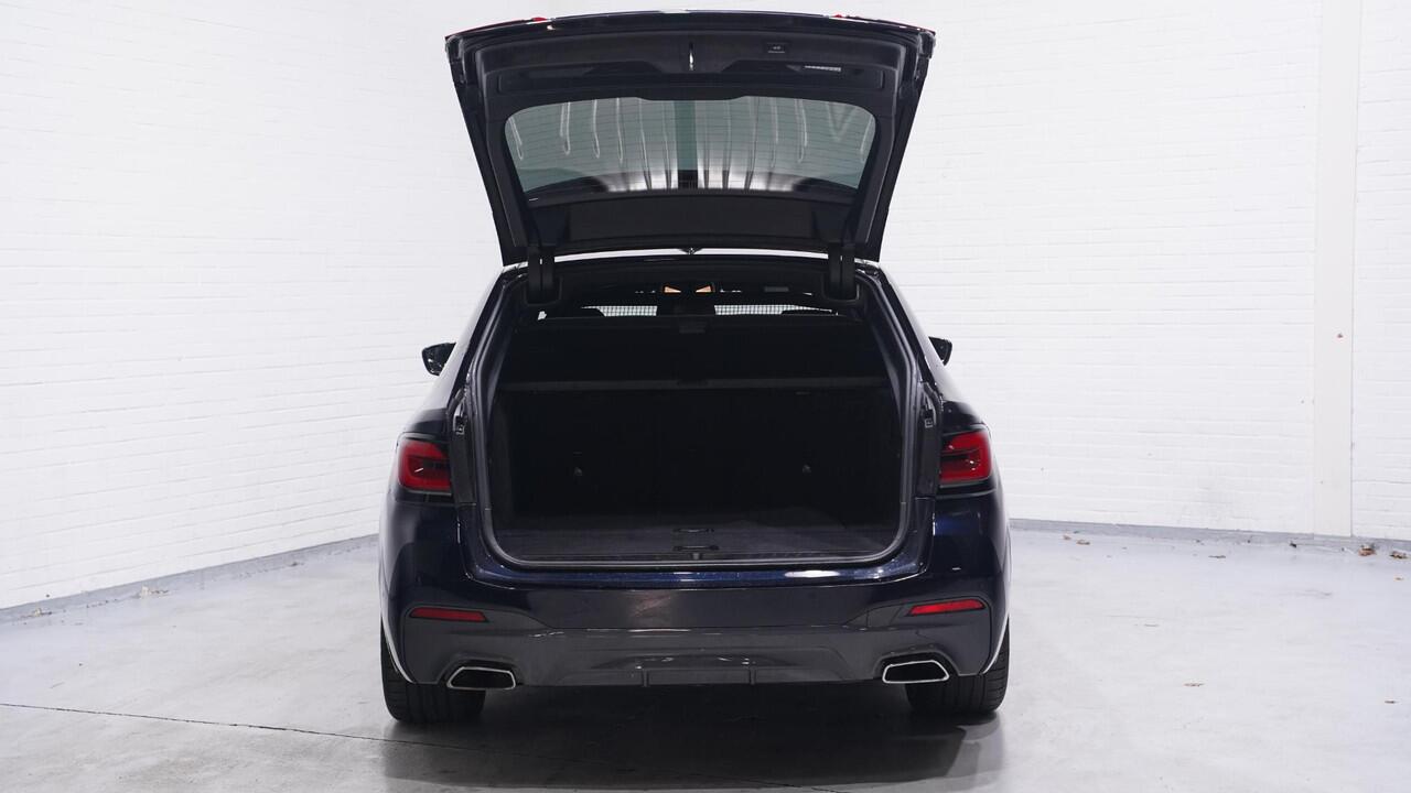 BMW 5-SERIE 530i M Sport 1e eigen NAP NL-auto Laser light Nappa leder comfort stoelen/memory Harman-kardon 19"-lmv Camera Head-up Apple