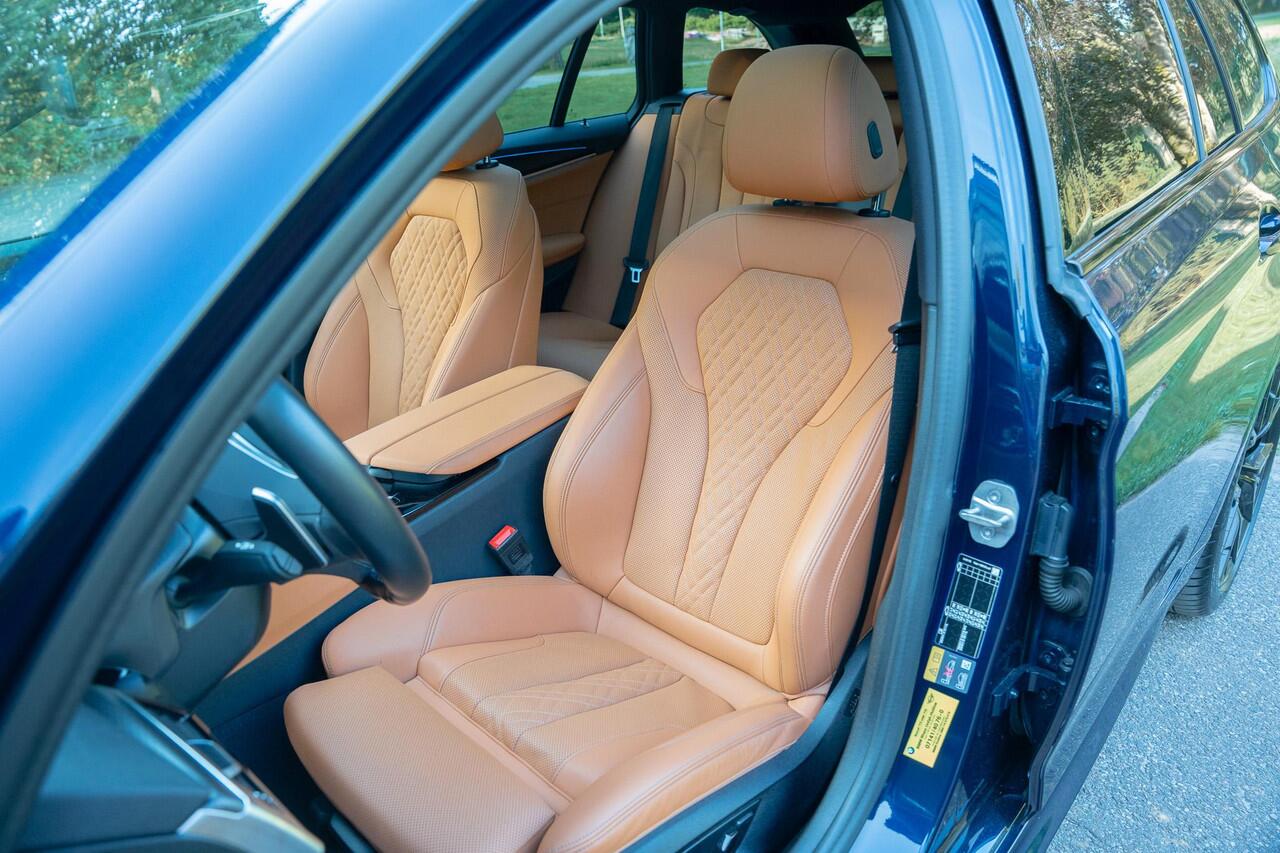 BMW 5-SERIE Touring 530e xDrive M-Sport PANO | LASER | HUD | KEYLESS | INDIVIDUAL TANSANITBLAU