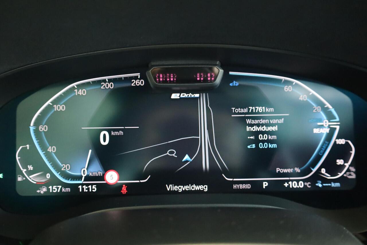 BMW 5-SERIE Touring 530e xDrive | M Sportpakket Pro | Panorama Dak | Driving Assistant Professional | Harman/Kardon | Trekhaak | 4-Wielsturing