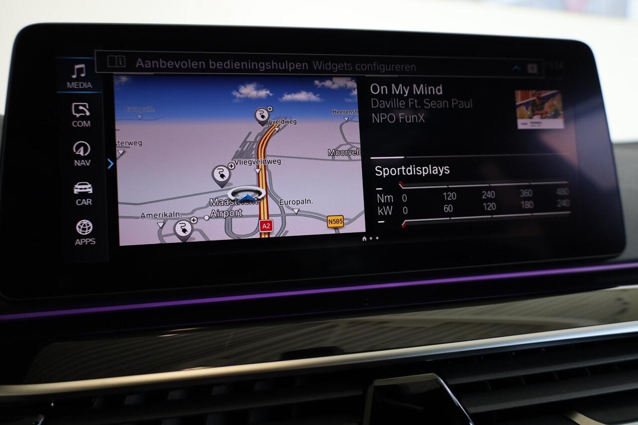 BMW 5-SERIE Touring 530e xDrive | M Sportpakket Pro | Panorama Dak | Driving Assistant Professional | Harman/Kardon | Trekhaak | 4-Wielsturing