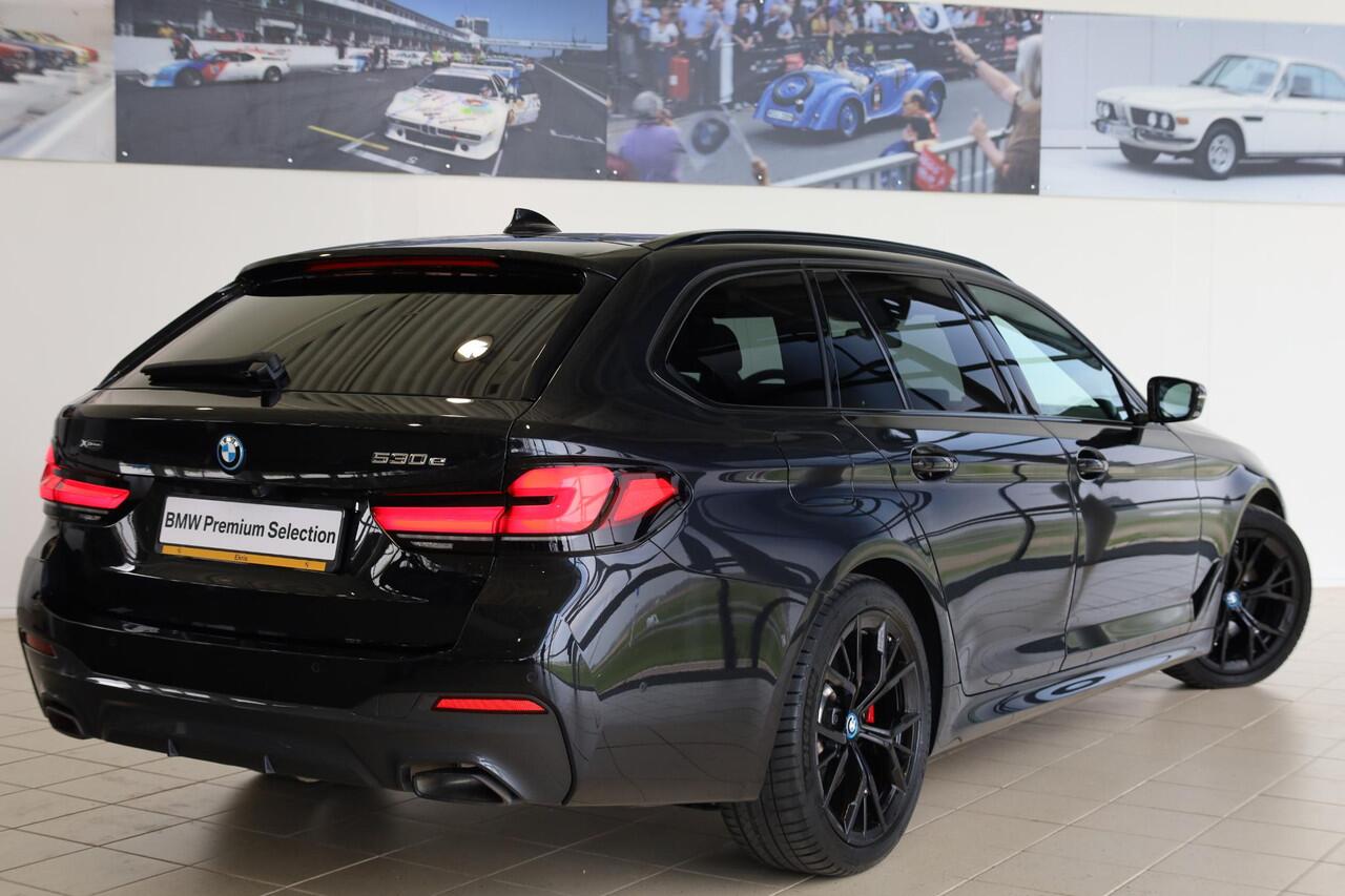 BMW 5-SERIE Touring 530e xDrive | M Sportpakket Pro | Panorama Dak | Driving Assistant Professional | Harman/Kardon | Trekhaak | 4-Wielsturing