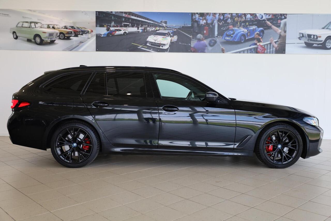 BMW 5-SERIE Touring 530e xDrive | M Sportpakket Pro | Panorama Dak | Driving Assistant Professional | Harman/Kardon | Trekhaak | 4-Wielsturing