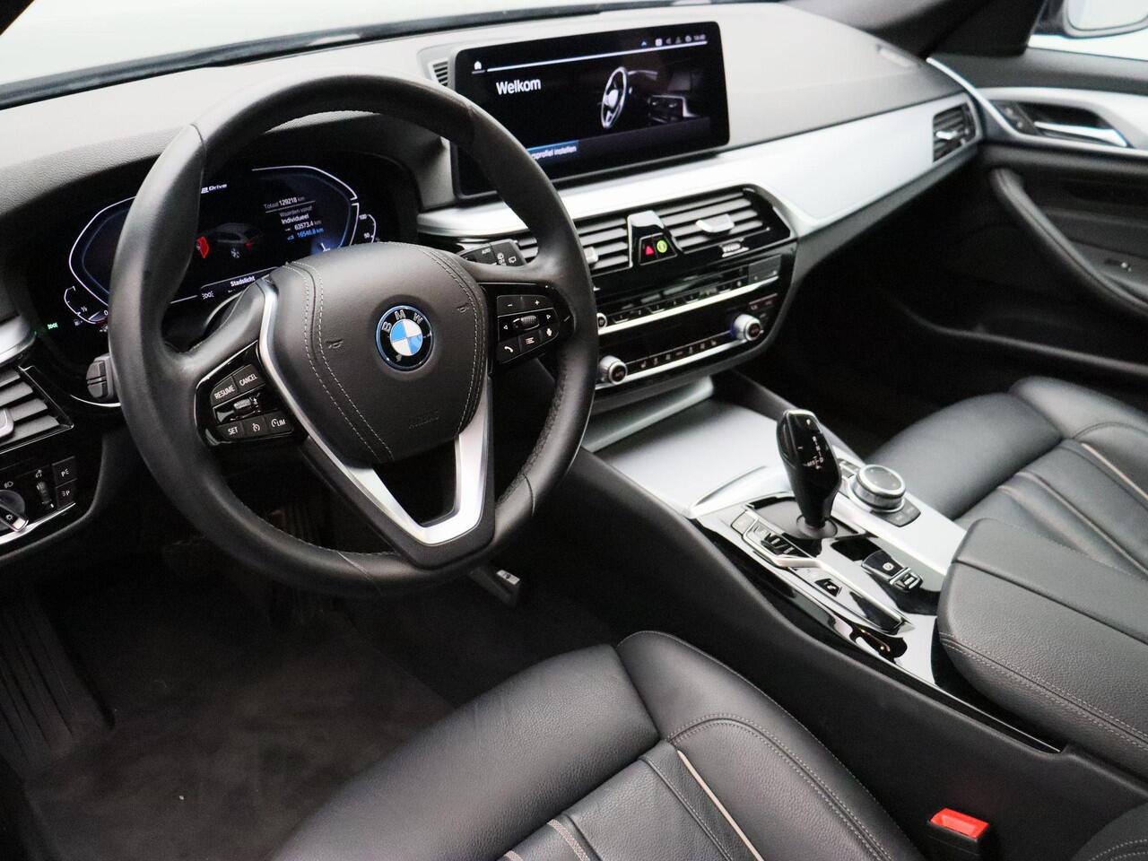 BMW 5-SERIE Touring 520e Business Edition Plus | Trekhaak | Laserlight | Comfortstoelen | 18"