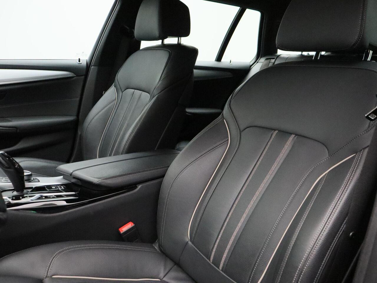 BMW 5-SERIE Touring 520e Business Edition Plus | Trekhaak | Laserlight | Comfortstoelen | 18"