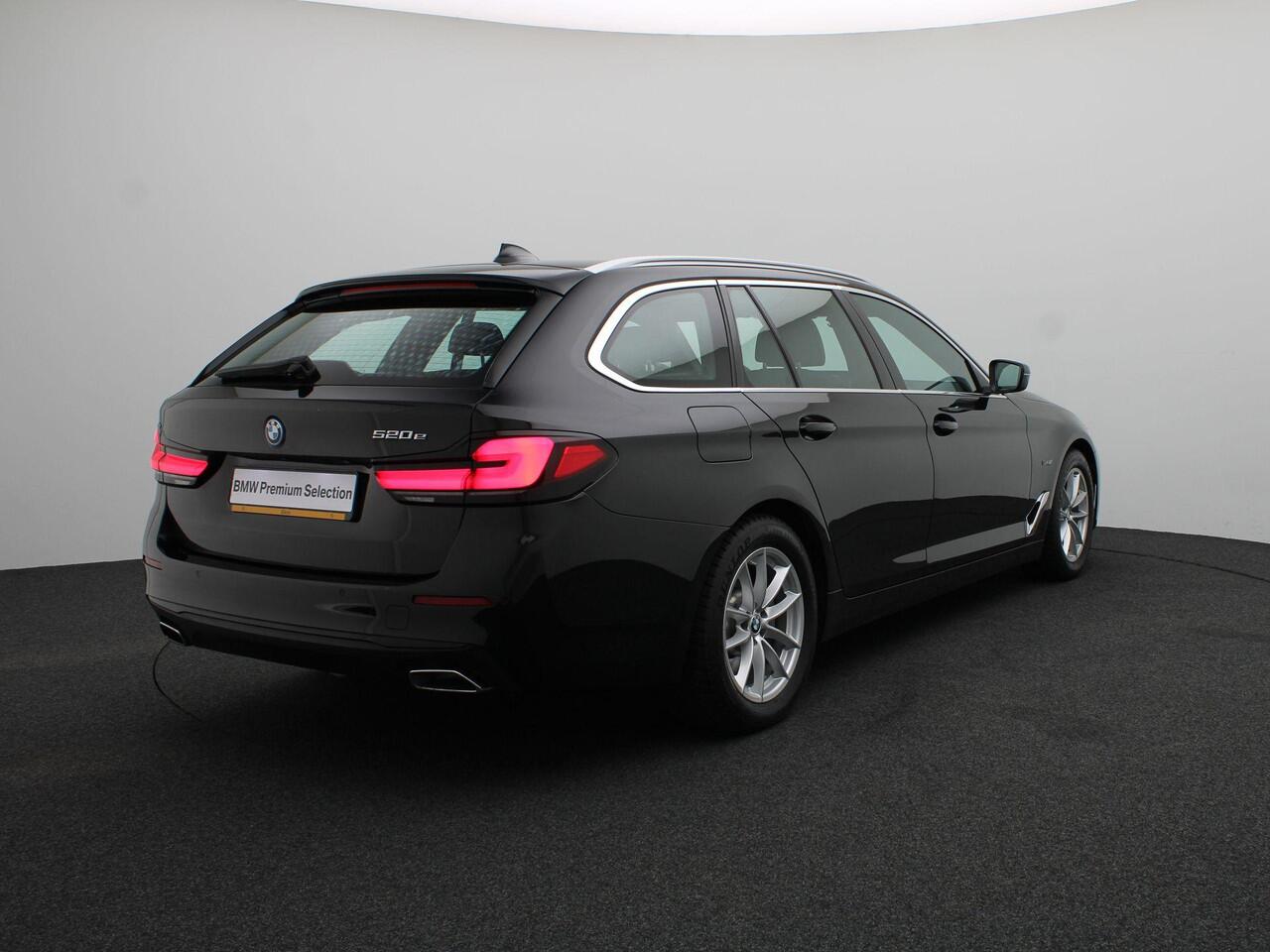 BMW 5-SERIE Touring 520e Business Edition Plus | Trekhaak | Laserlight | Comfortstoelen | 18"