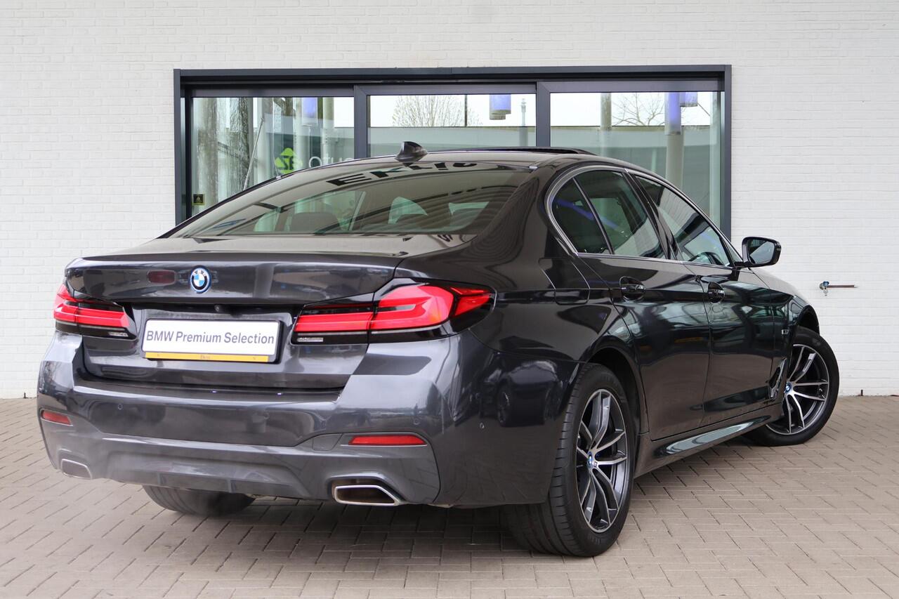 BMW 5-SERIE 545e xDrive | M Sport | Panorama Dak | Stoelverwarming