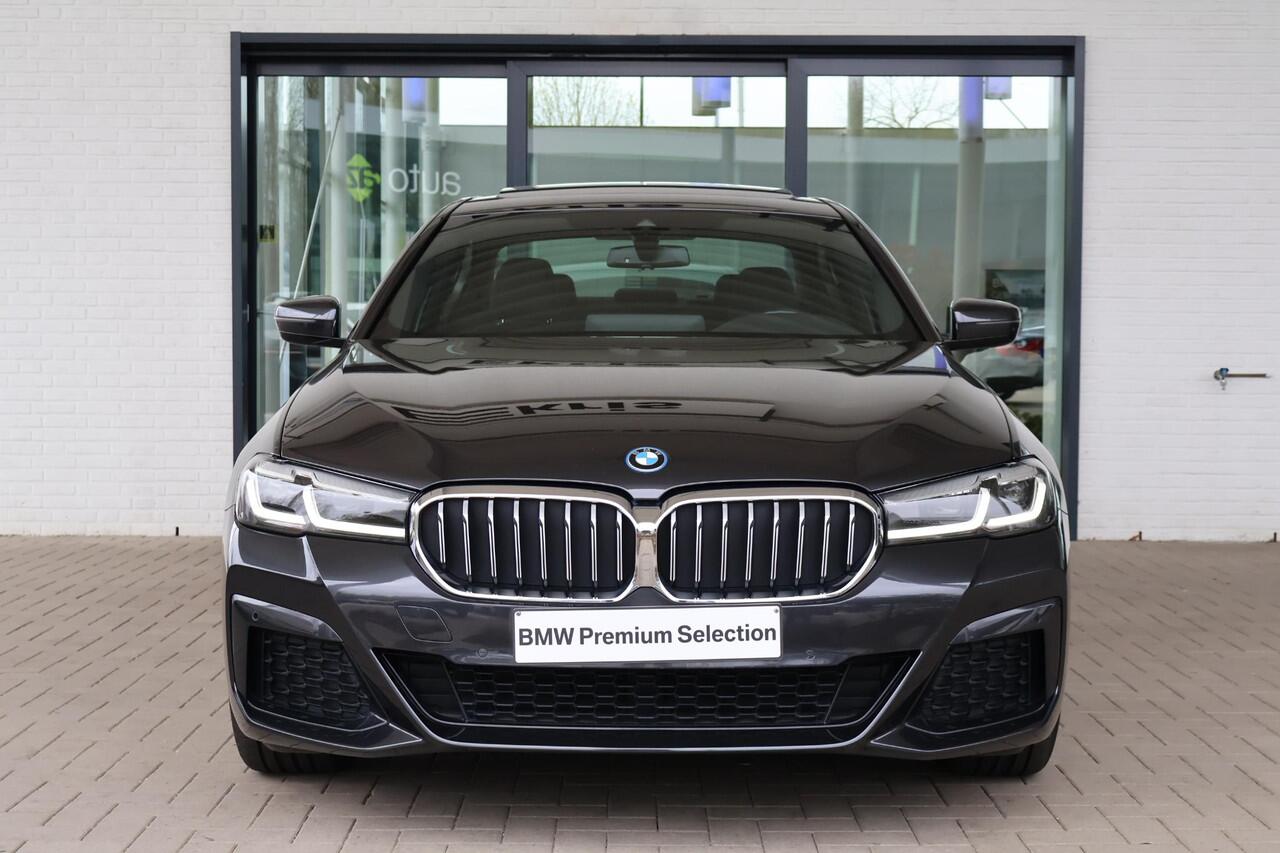 BMW 5-SERIE 545e xDrive | M Sport | Panorama Dak | Stoelverwarming