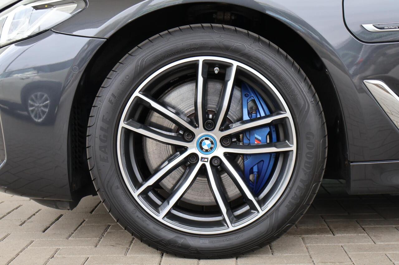 BMW 5-SERIE 545e xDrive | M Sport | Panorama Dak | Stoelverwarming
