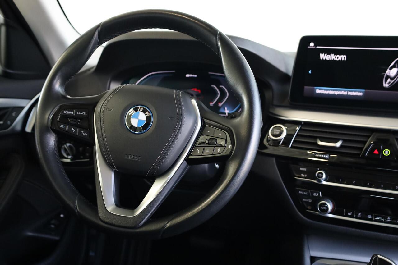 BMW 5-SERIE Touring 520e Business Edition Plus | Stoelverwarming | Trekhaak | Electrische stoelen | Apple Carplay/Android Auto